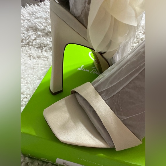 Sam Edelman Leana pearl ivory silk heels with Flower Wedding, Formal size 9.5 - Picture 5 of 8